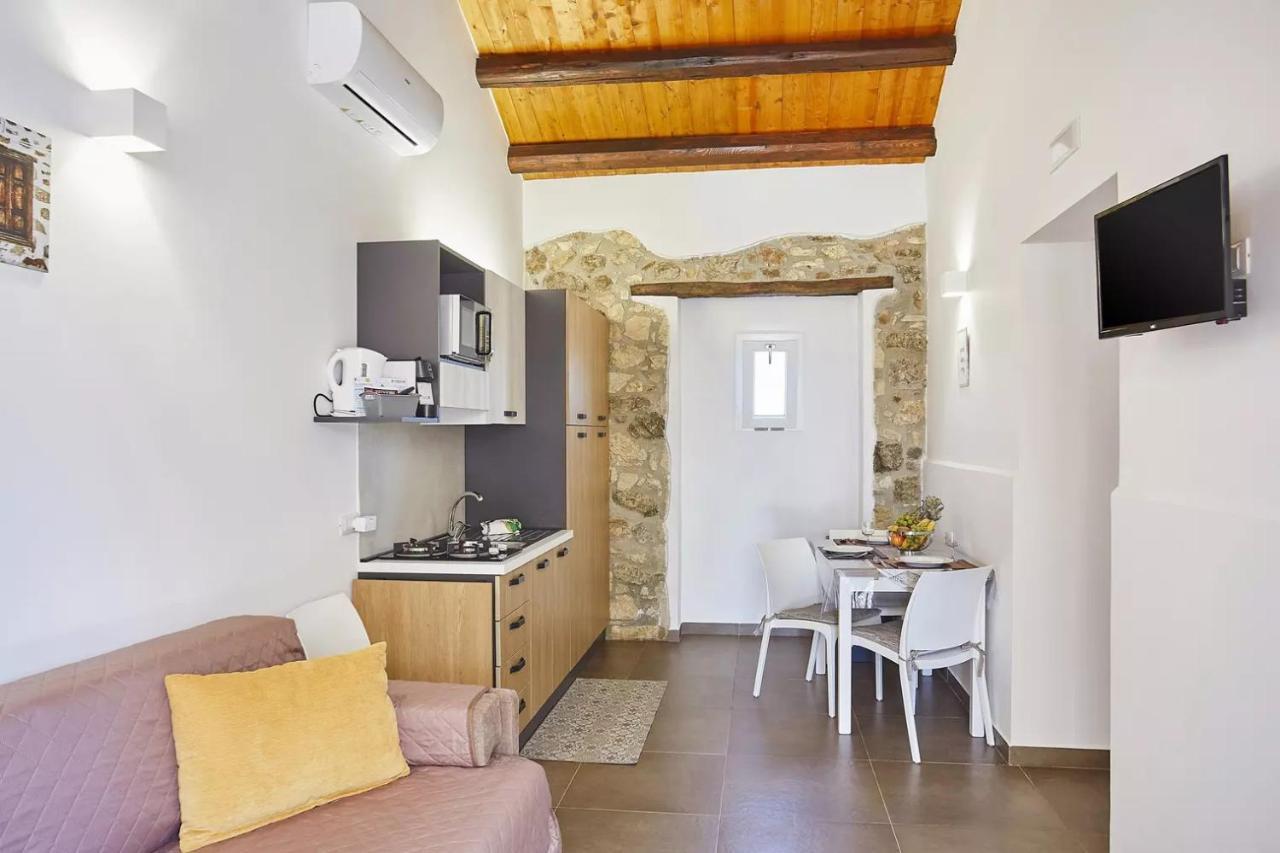 Ummari Casale Sammartano Apartments מראה חיצוני תמונה